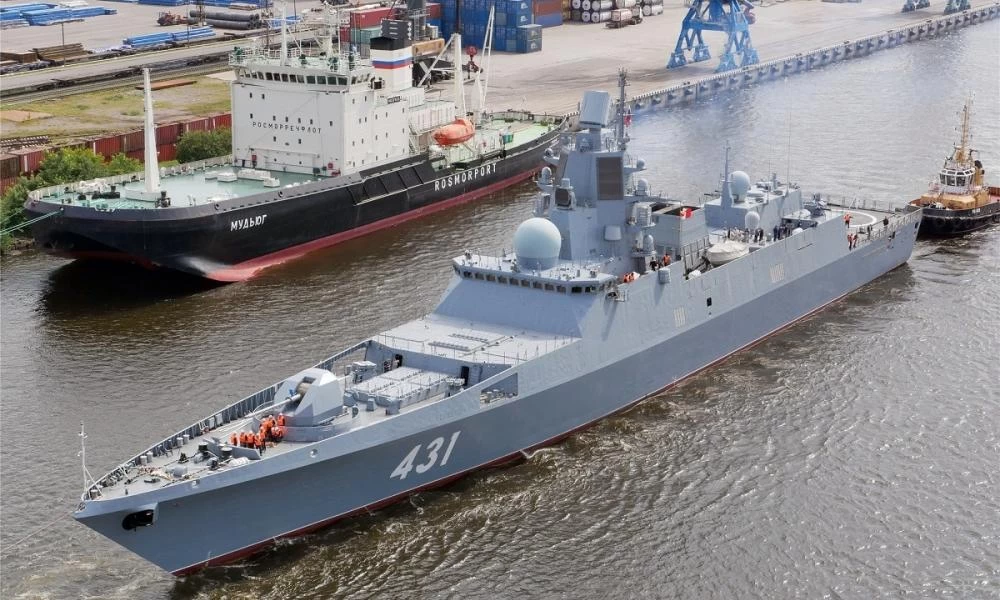 Υπερσύγχρονη ρωσική φρεγάτα προσάραξε στο λιμάνι του Πειραιά